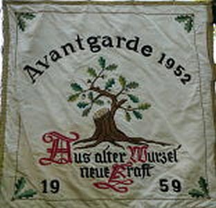 Avantgarde Fahne vorne